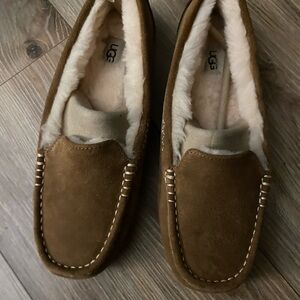 NWT UGG Chestnut Suede Loafer Slippers